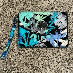 Vera Bradley Camofloral blue green Smartphone Wristlet Your Turn Lock 15658-539